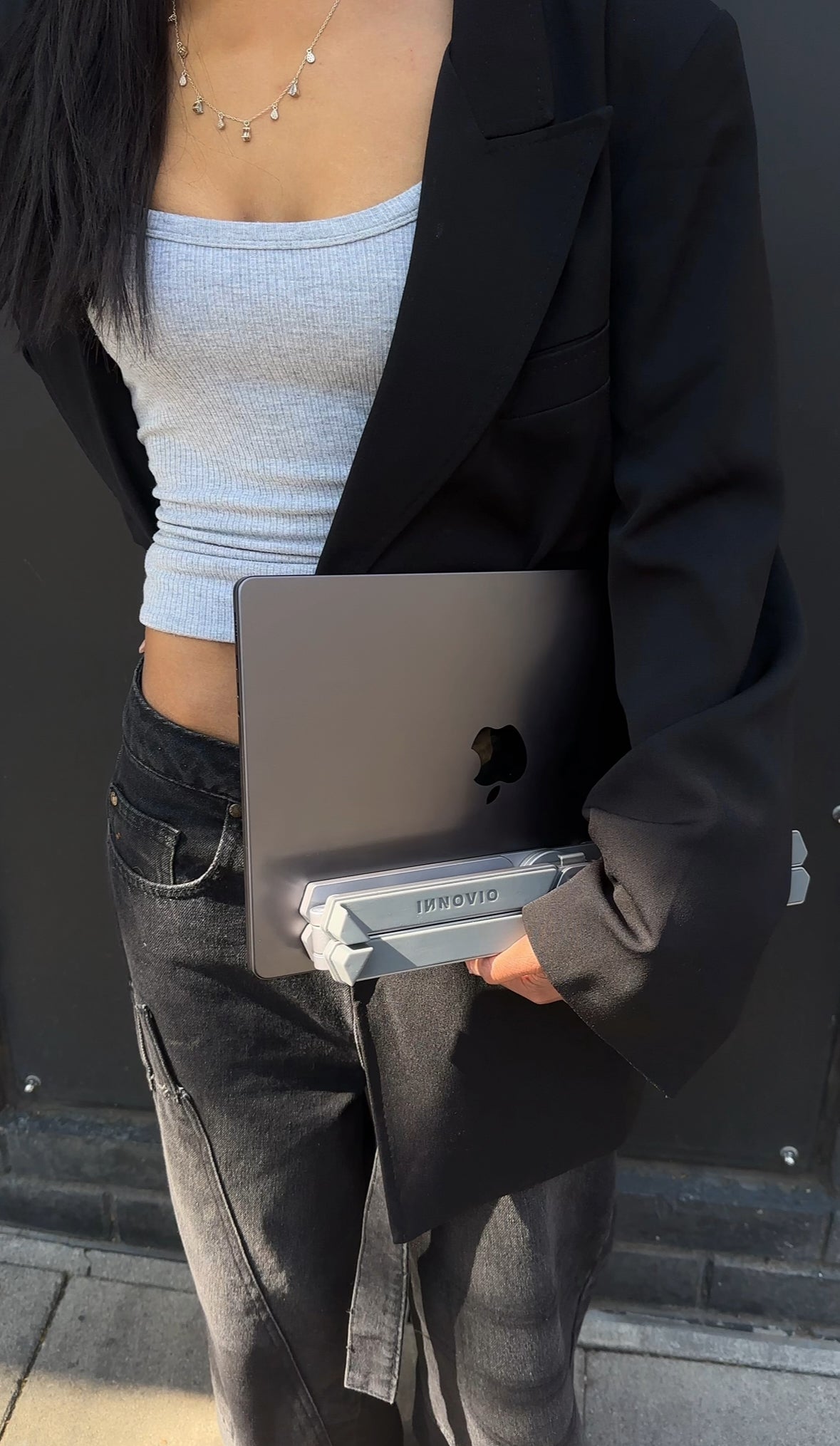 Carrying the folded Dual Pro top with a laptop